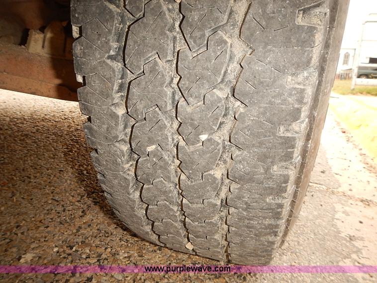 image for item J3053 2001 GMC Savana school bus