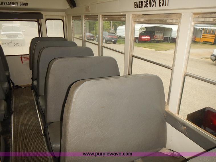 image for item J3053 2001 GMC Savana school bus