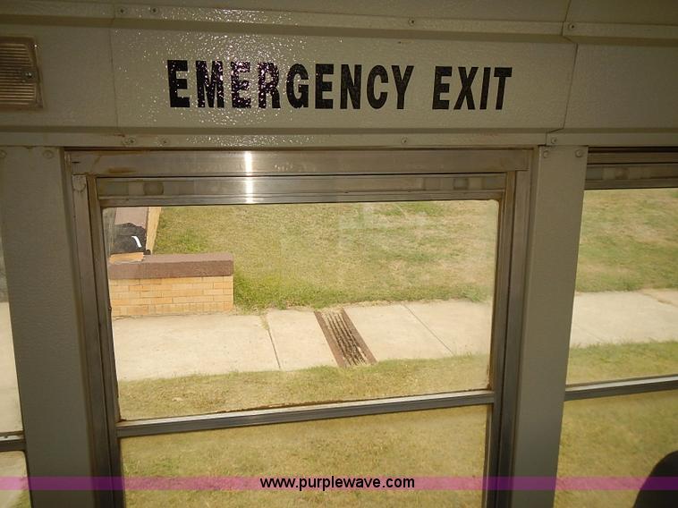 image for item J3053 2001 GMC Savana school bus