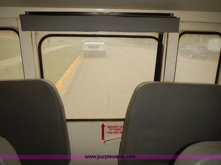 image for item J3053 2001 GMC Savana school bus