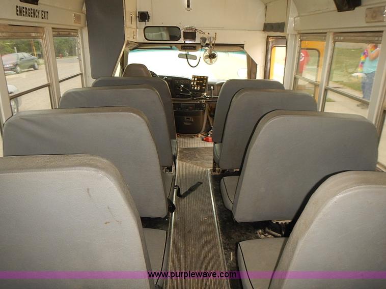 image for item J3053 2001 GMC Savana school bus