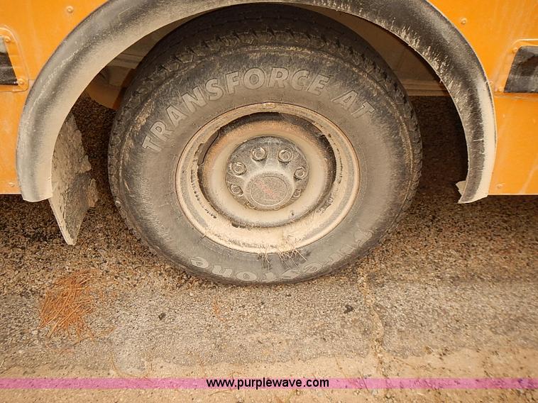 image for item J3053 2001 GMC Savana school bus