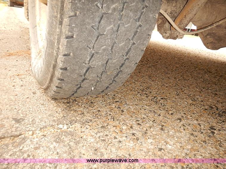 image for item J3053 2001 GMC Savana school bus