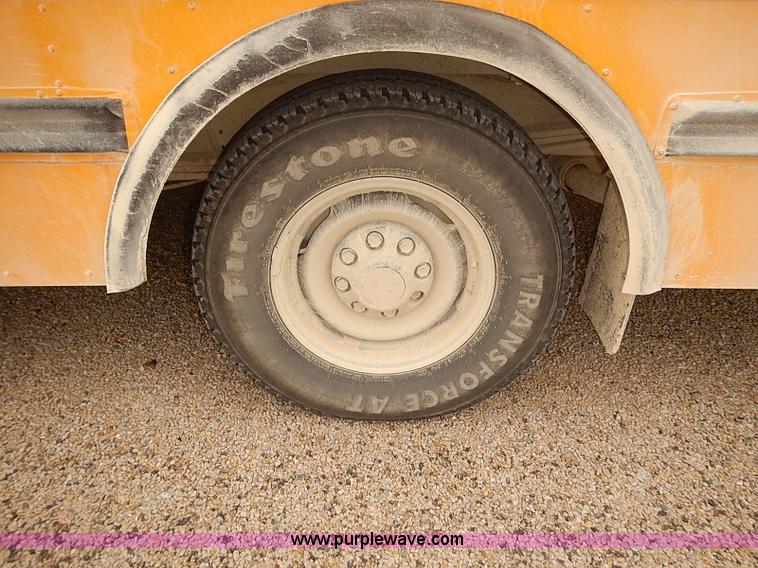 image for item J3053 2001 GMC Savana school bus