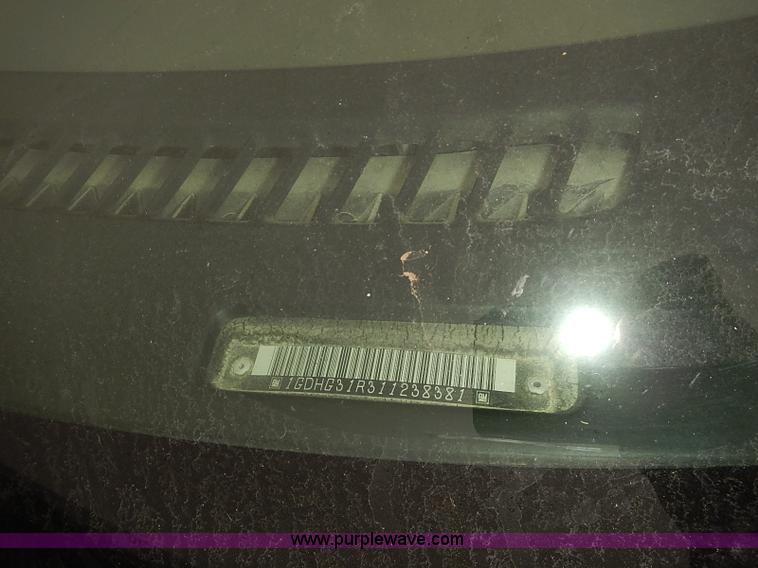 image for item J3053 2001 GMC Savana school bus