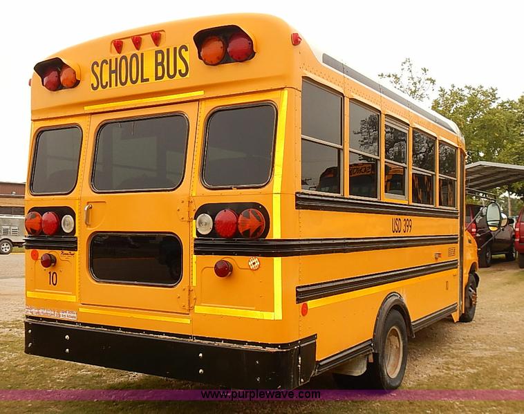 image for item J3056 2004 Ford 801 school bus