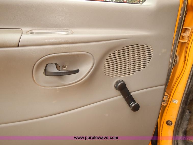 image for item J3056 2004 Ford 801 school bus