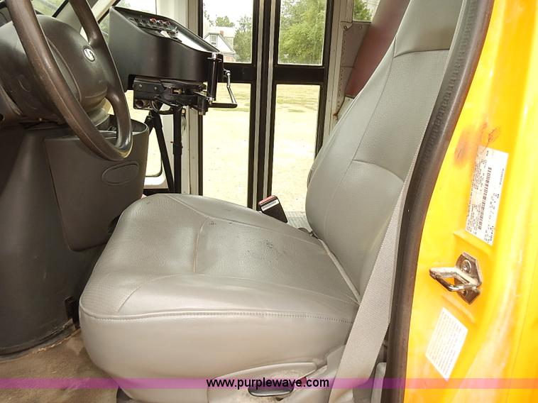 image for item J3056 2004 Ford 801 school bus