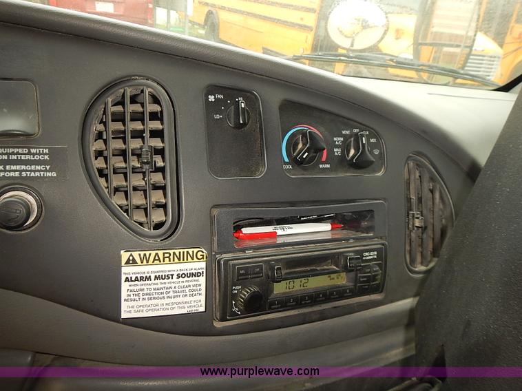 image for item J3056 2004 Ford 801 school bus