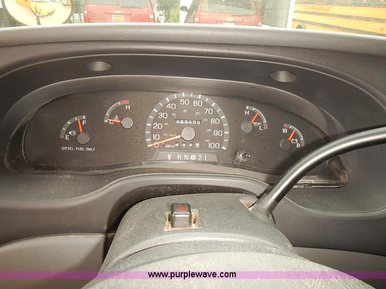 image for item J3056 2004 Ford 801 school bus