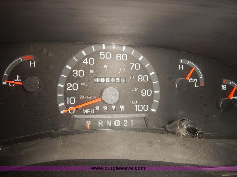 image for item J3056 2004 Ford 801 school bus