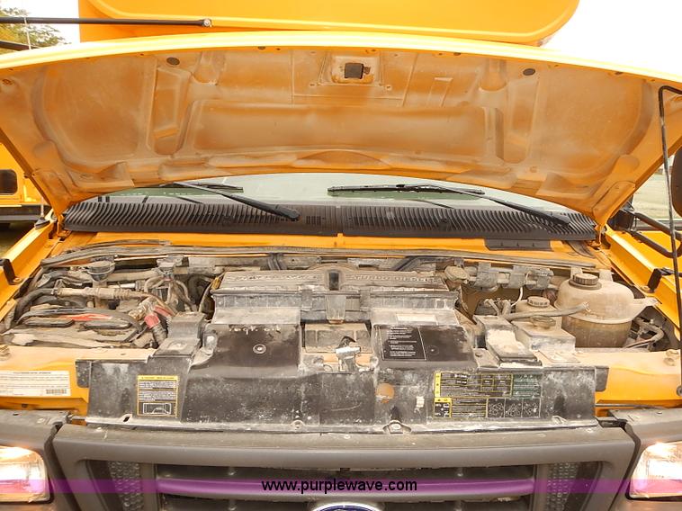 image for item J3056 2004 Ford 801 school bus