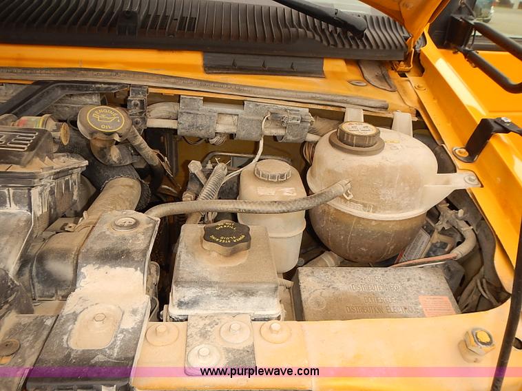 image for item J3056 2004 Ford 801 school bus