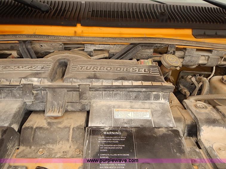 image for item J3056 2004 Ford 801 school bus