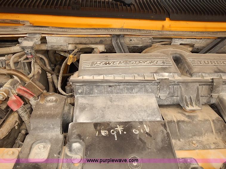 image for item J3056 2004 Ford 801 school bus