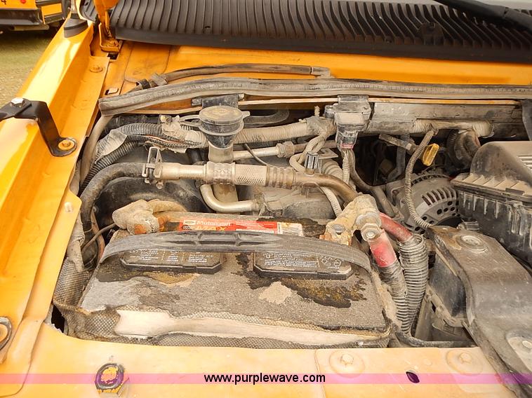 image for item J3056 2004 Ford 801 school bus