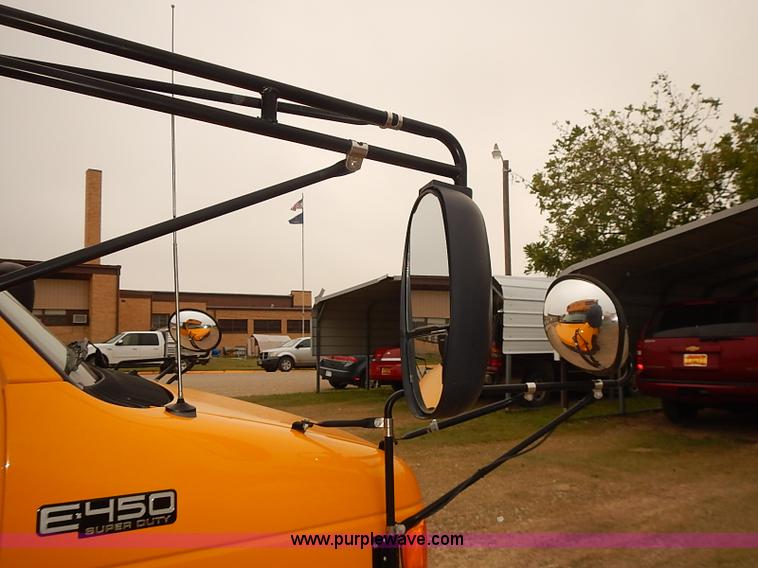 image for item J3056 2004 Ford 801 school bus