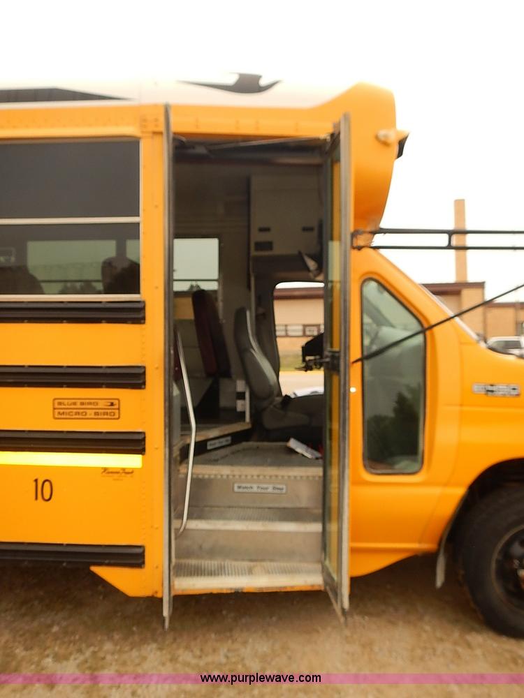 image for item J3056 2004 Ford 801 school bus