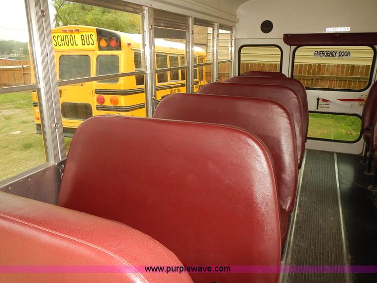 image for item J3056 2004 Ford 801 school bus