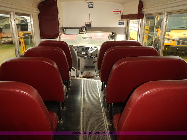 image for item J3056 2004 Ford 801 school bus