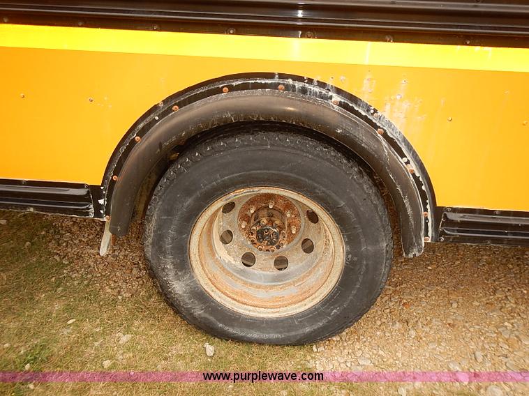 image for item J3056 2004 Ford 801 school bus