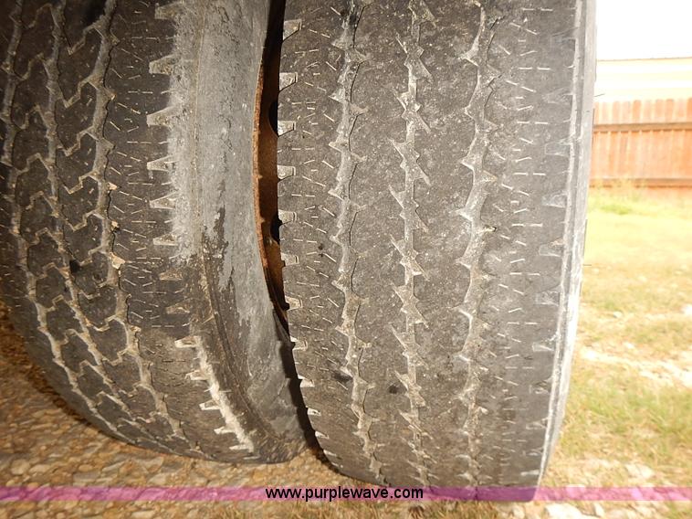 image for item J3056 2004 Ford 801 school bus