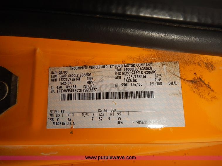 image for item J3056 2004 Ford 801 school bus