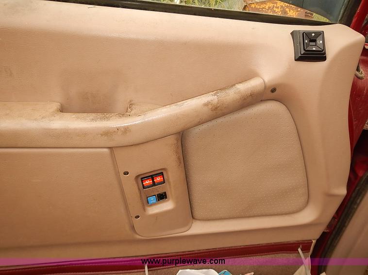 image for item J3078 1994 Ford Aerostar van