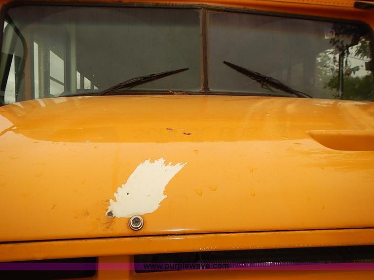 image for item J3086 1995 International 3800 school bus