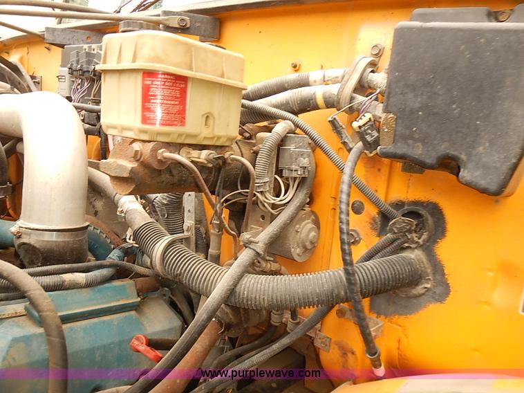 image for item J3086 1995 International 3800 school bus