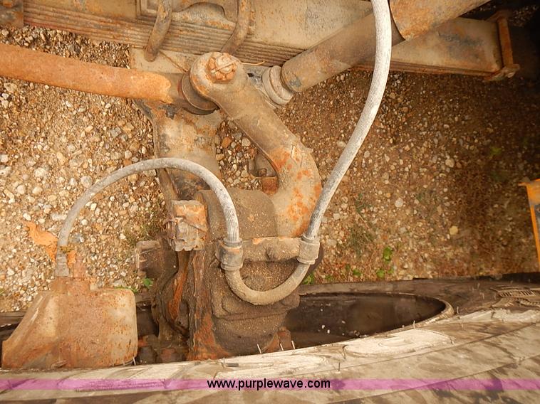 image for item J3086 1995 International 3800 school bus