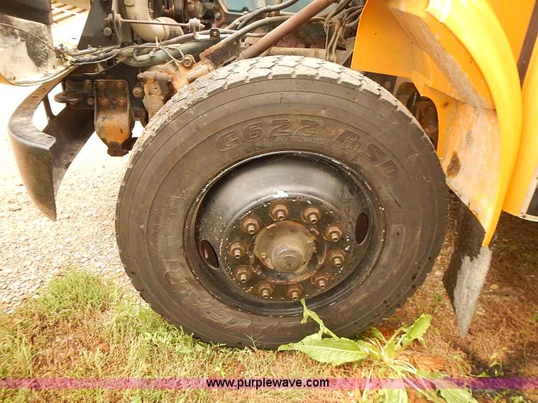 image for item J3086 1995 International 3800 school bus