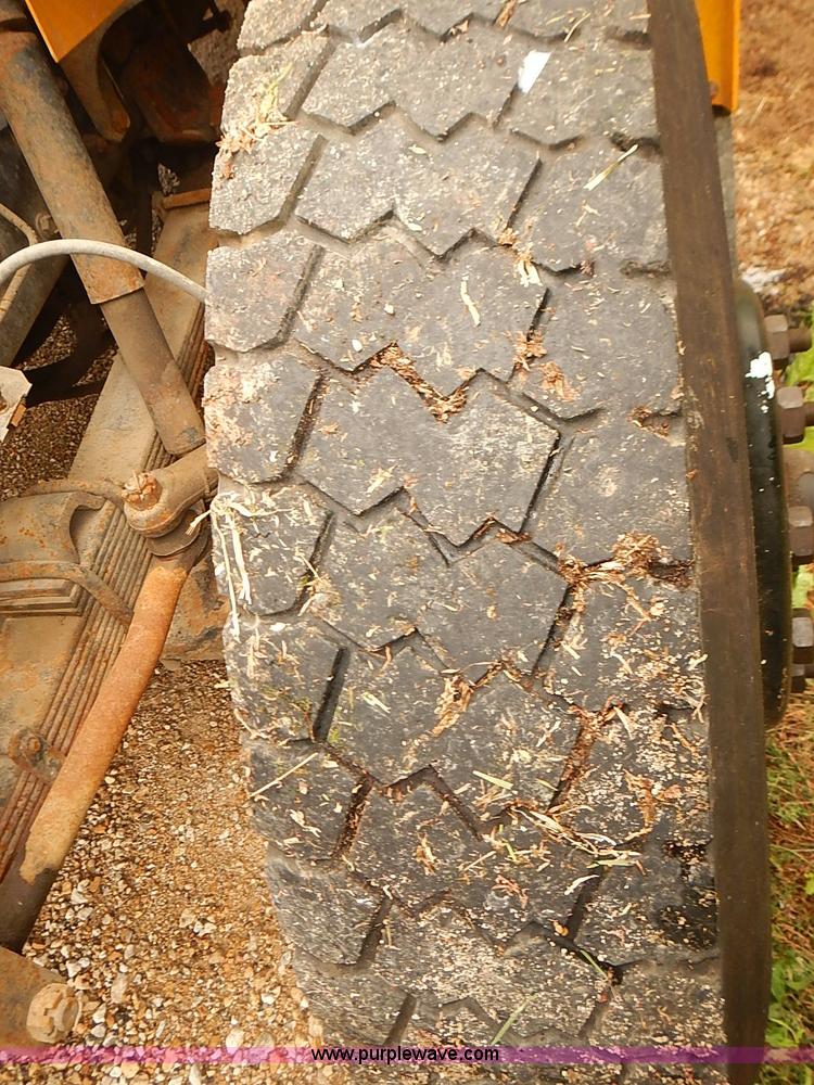 image for item J3086 1995 International 3800 school bus