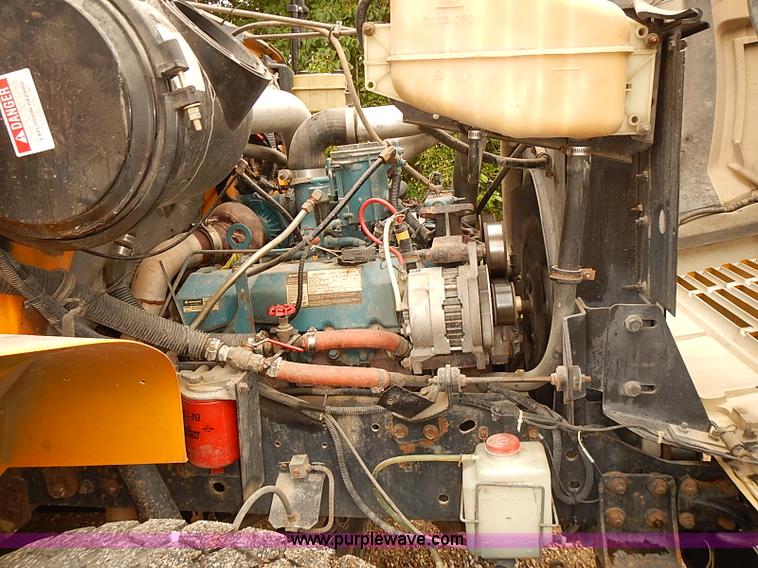 image for item J3086 1995 International 3800 school bus