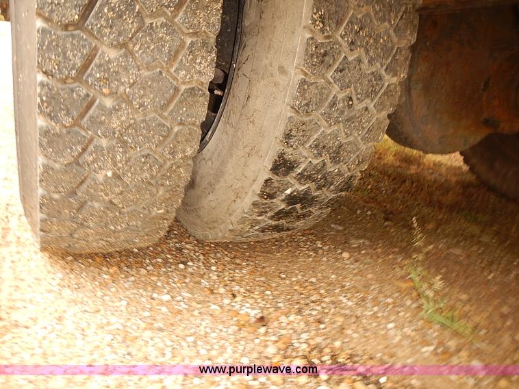 image for item J3086 1995 International 3800 school bus