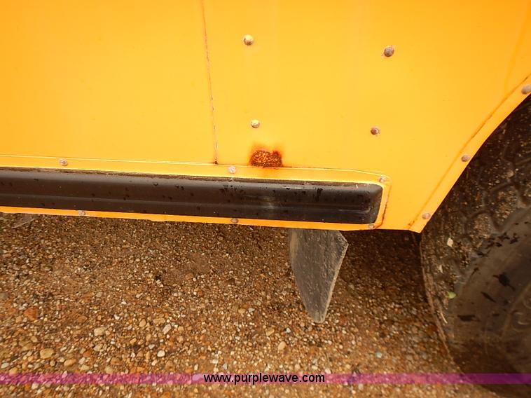 image for item J3086 1995 International 3800 school bus