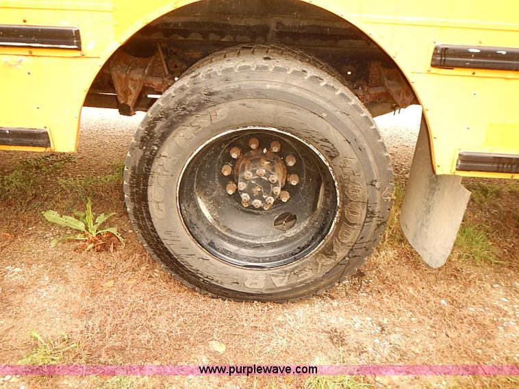 image for item J3086 1995 International 3800 school bus