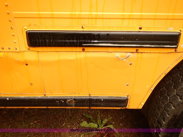 image for item J3086 1995 International 3800 school bus