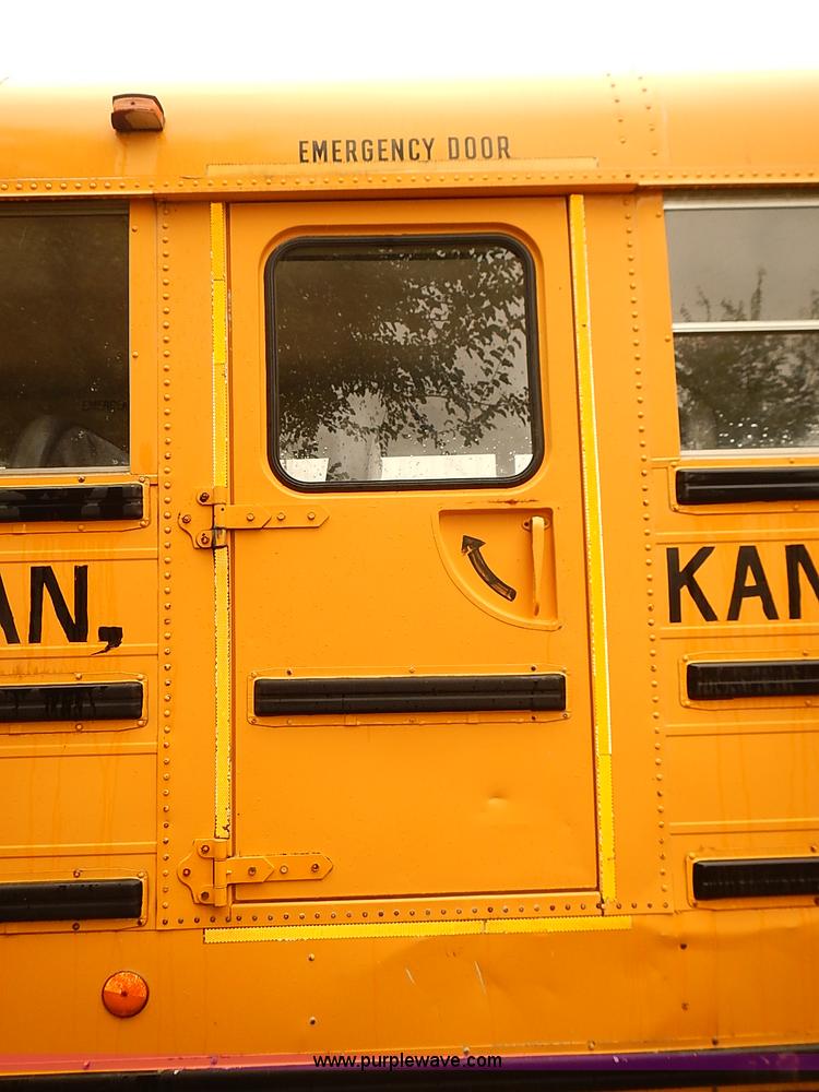 image for item J3086 1995 International 3800 school bus