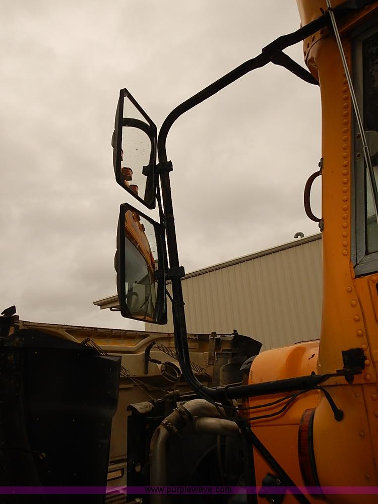 image for item J3086 1995 International 3800 school bus