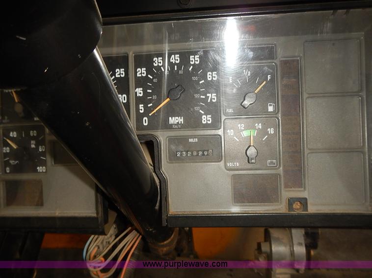 image for item J3086 1995 International 3800 school bus