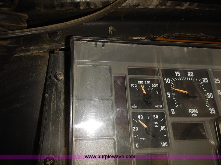 image for item J3086 1995 International 3800 school bus