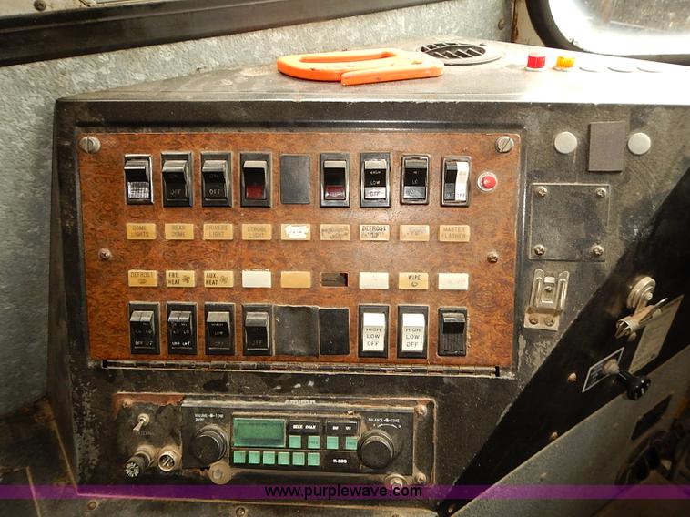 image for item J3086 1995 International 3800 school bus