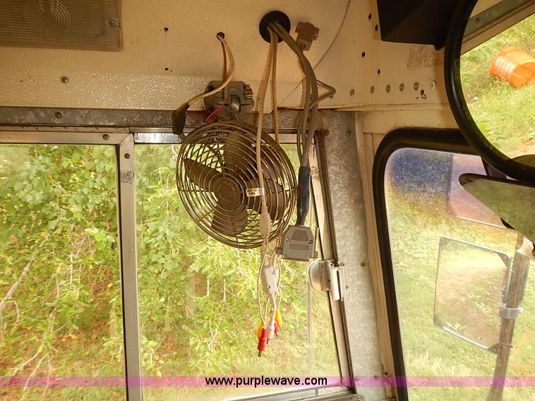 image for item J3086 1995 International 3800 school bus