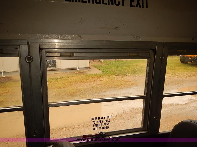 image for item J3086 1995 International 3800 school bus