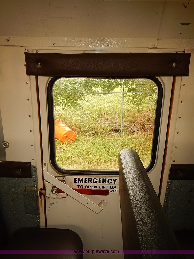 image for item J3086 1995 International 3800 school bus