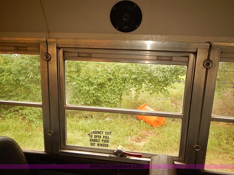 image for item J3086 1995 International 3800 school bus