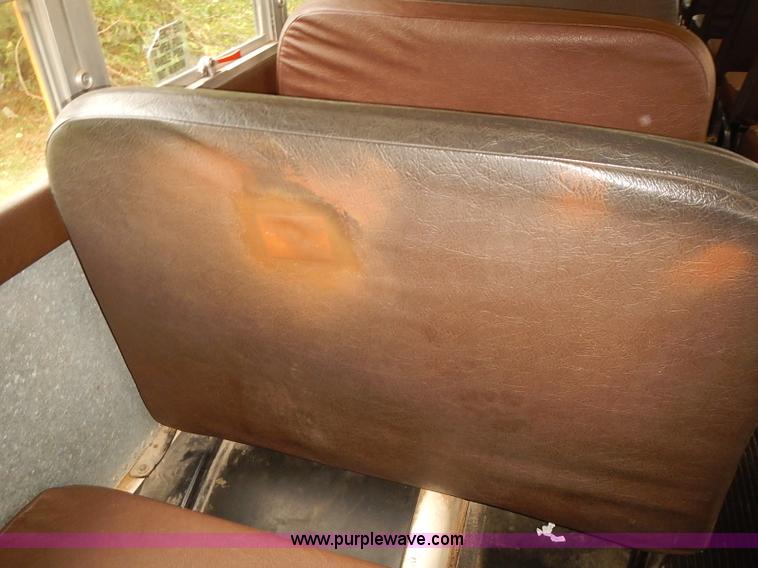 image for item J3086 1995 International 3800 school bus