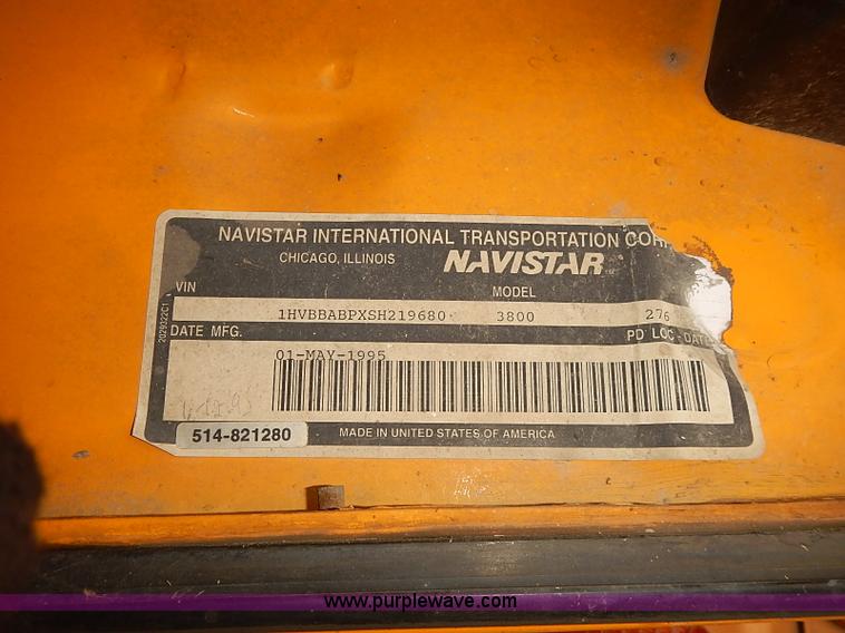 image for item J3086 1995 International 3800 school bus