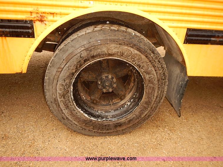 image for item J3087 1994 International 3800 school bus